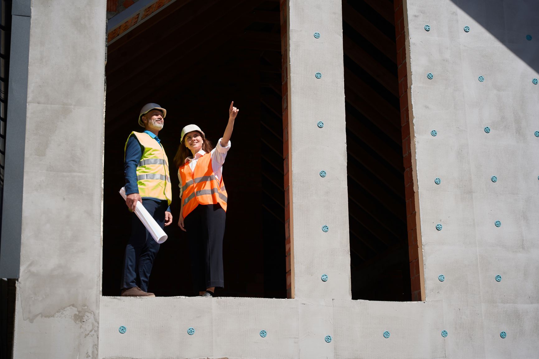 Inżynierowie budowlani na budowie