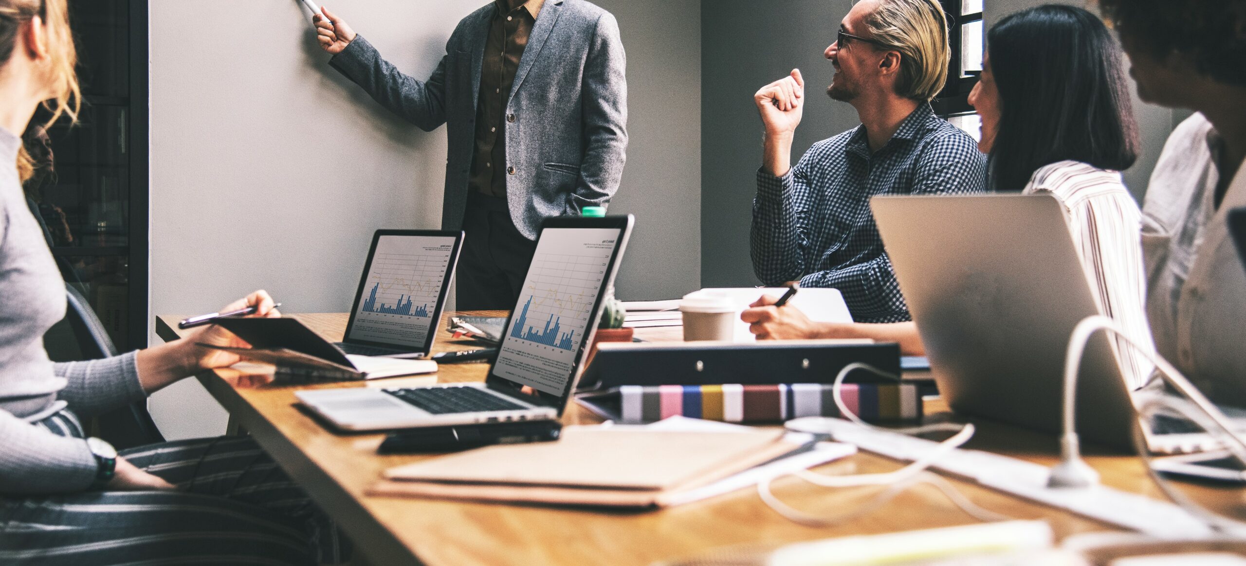 group-diverse-people-having-business-meeting